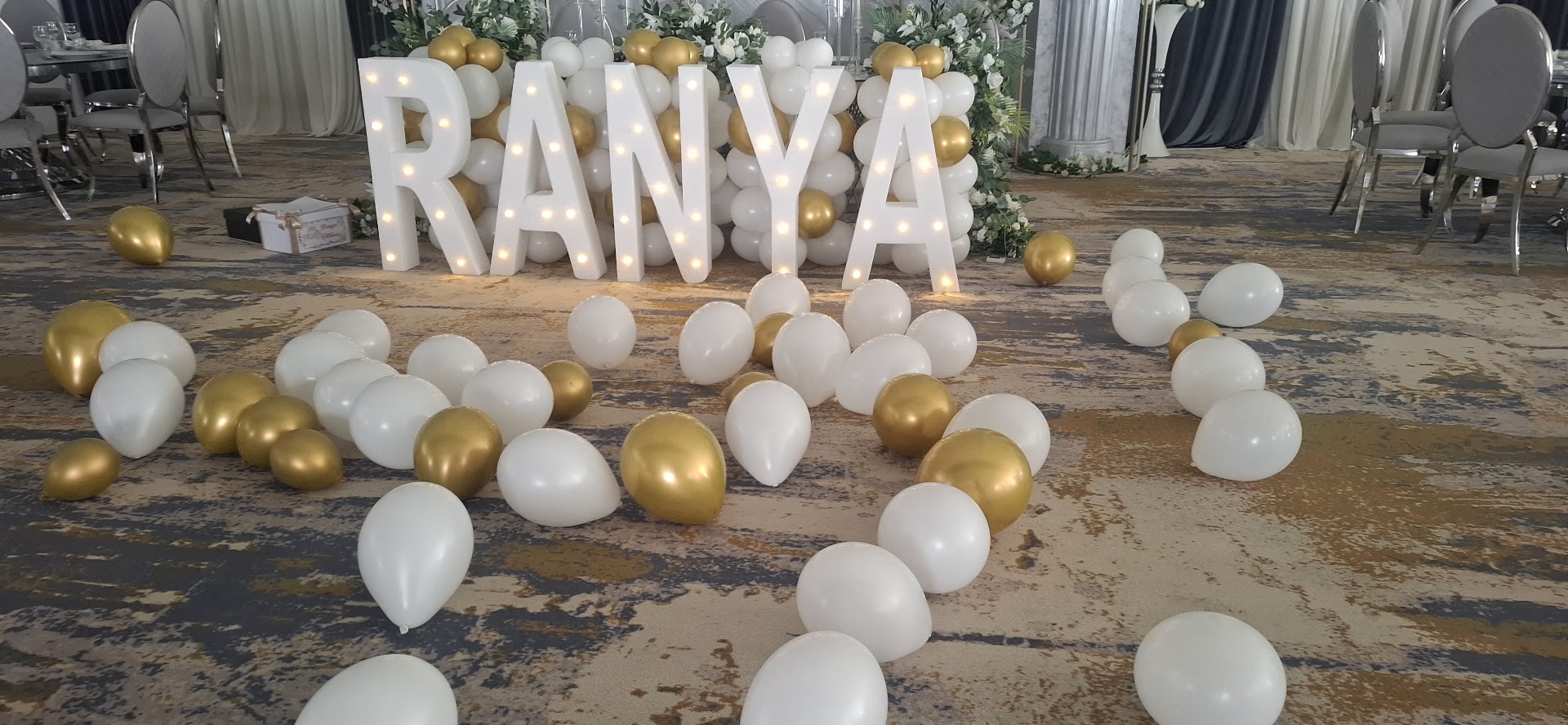 Decorațiune Litere Luminoase & Baloane Elegante - Imagine principală